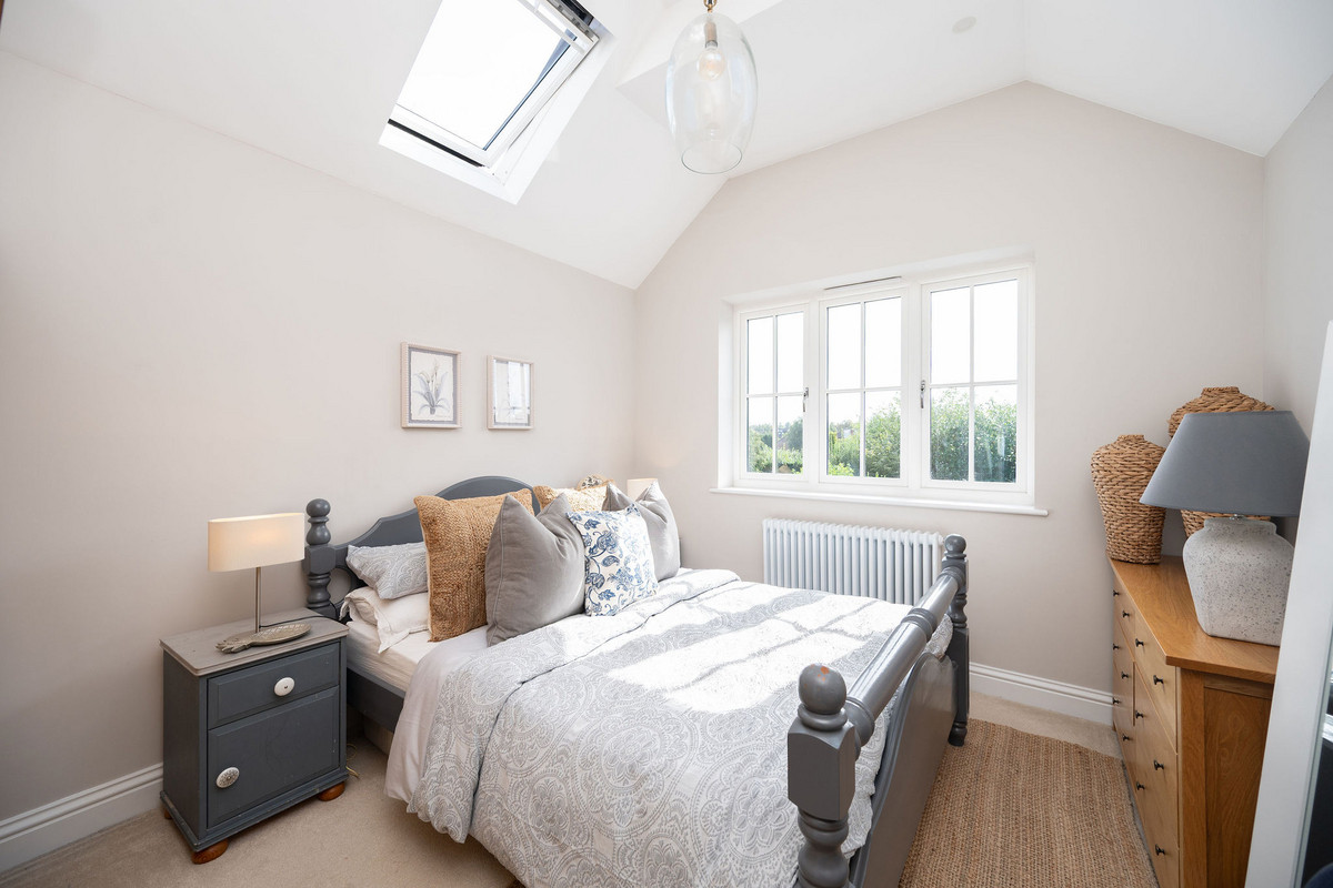 Hill Mead, Horsham, RH12, photo 17