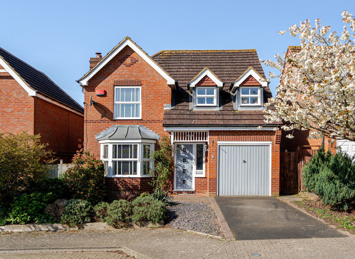 Longpeak Close, Tattenhoe, Milton Keynes MK4