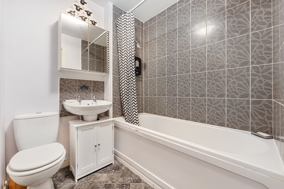 Admiral Way, Hyde, SK14, photo 11