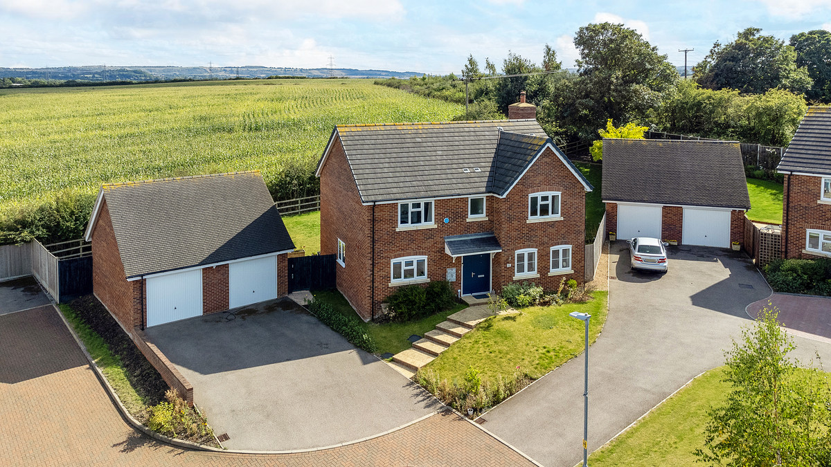 Cruickshank Mead, Leighton Buzzard, LU7