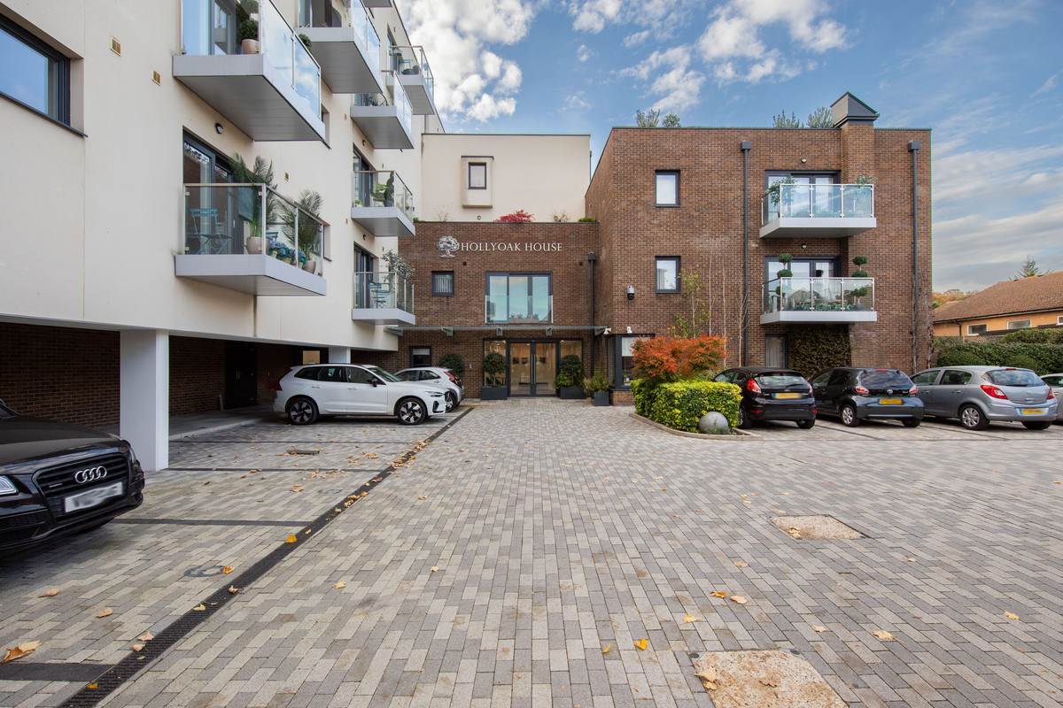 High Road, Loughton, IG10