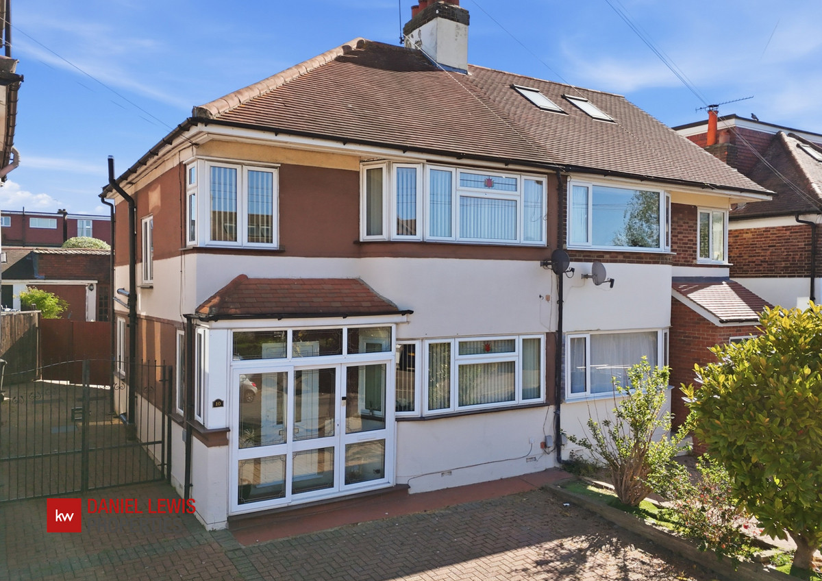 The Meadway, Loughton, IG10