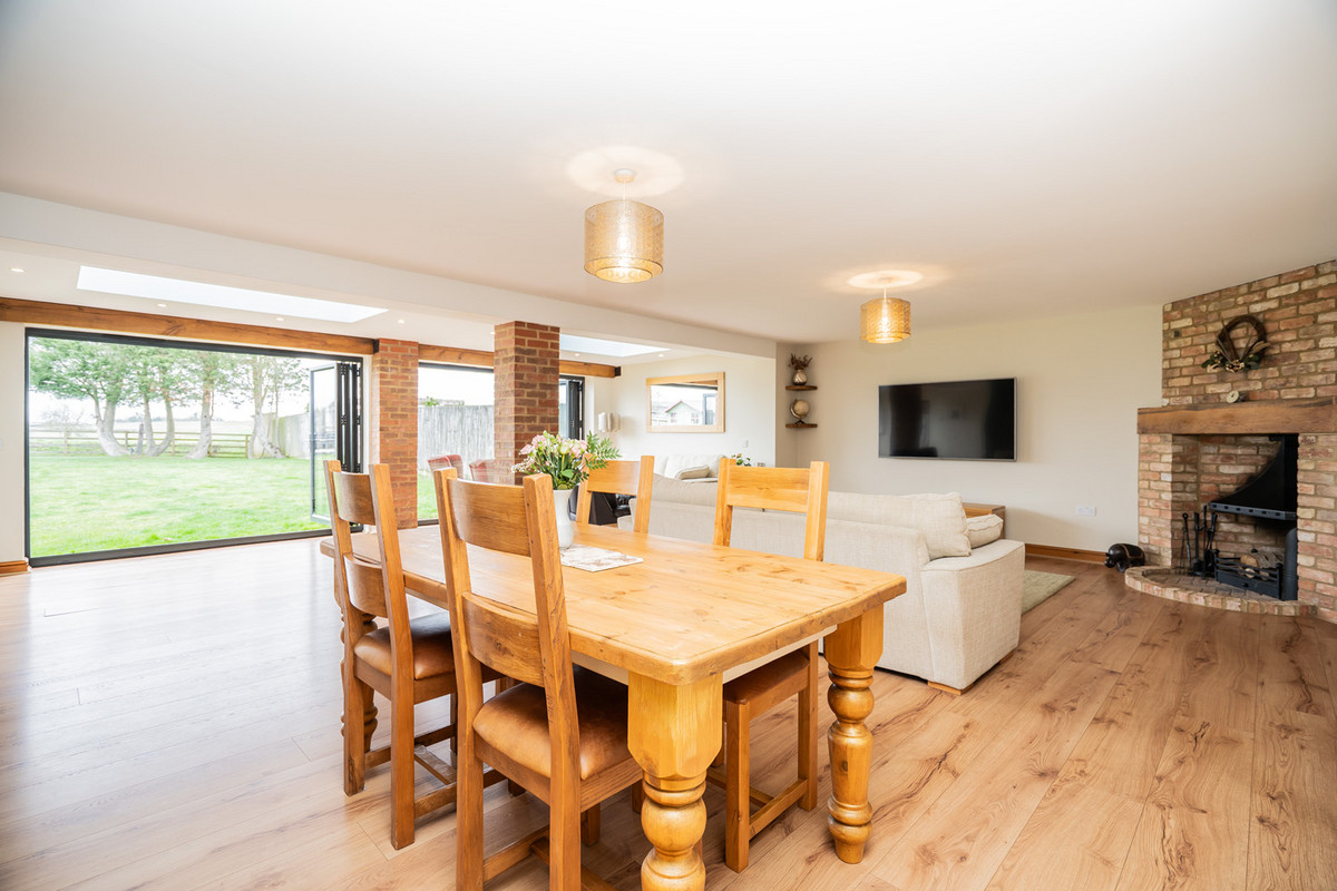 Pyms Stables, Newport Pagnell, MK16, photo 2