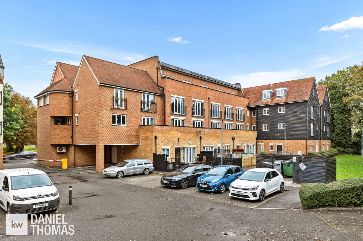 DANIEL THOMAS | Highbridge Street