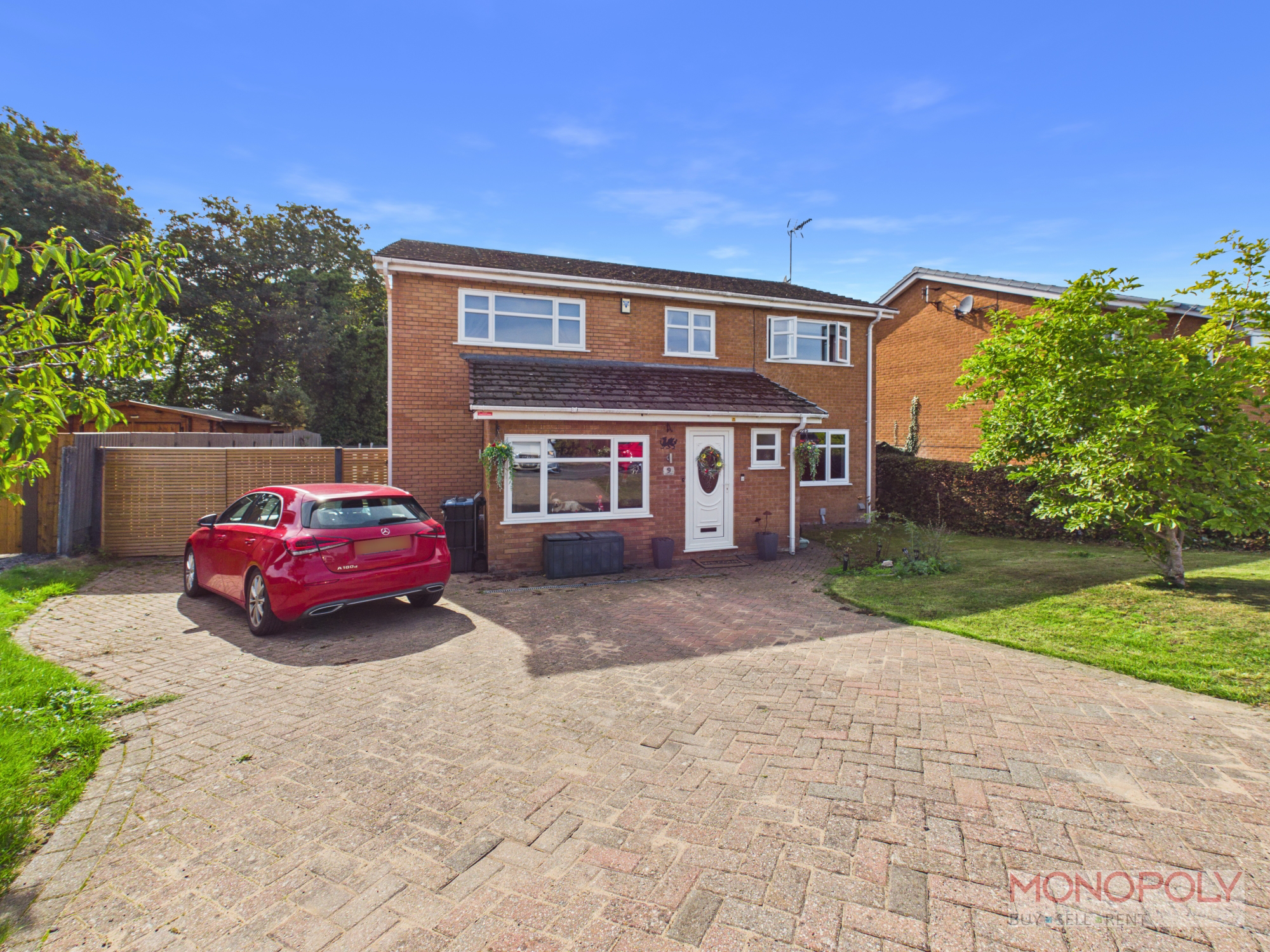 Linden Grove, Llay, LL12