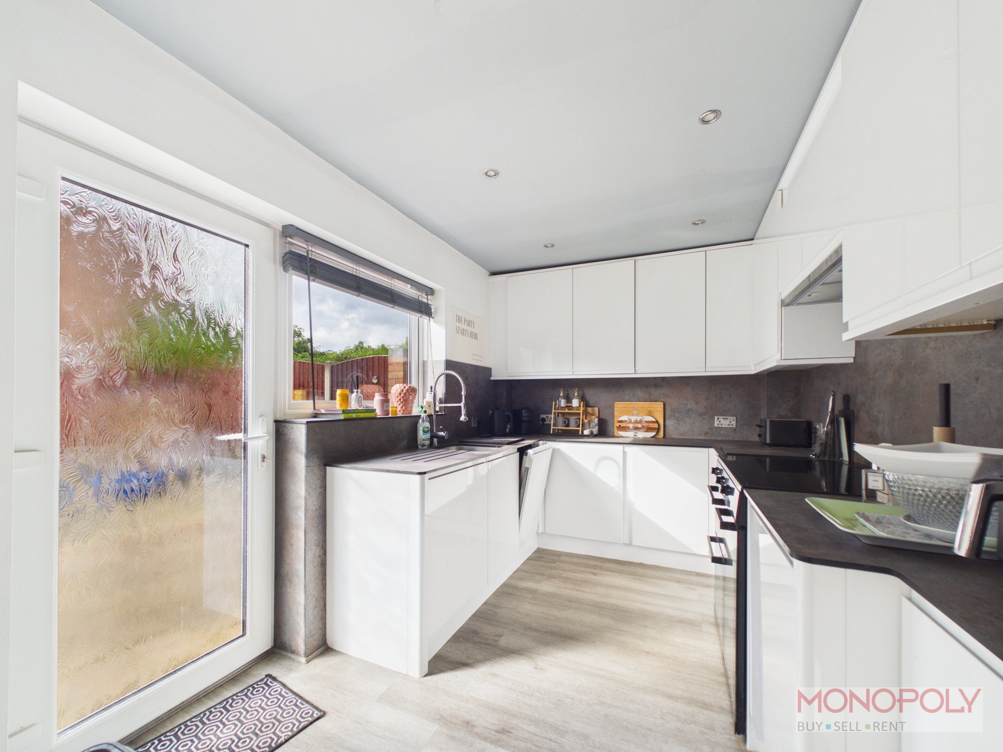 Ffordd Llywelyn, Wrexham, LL12, photo 6
