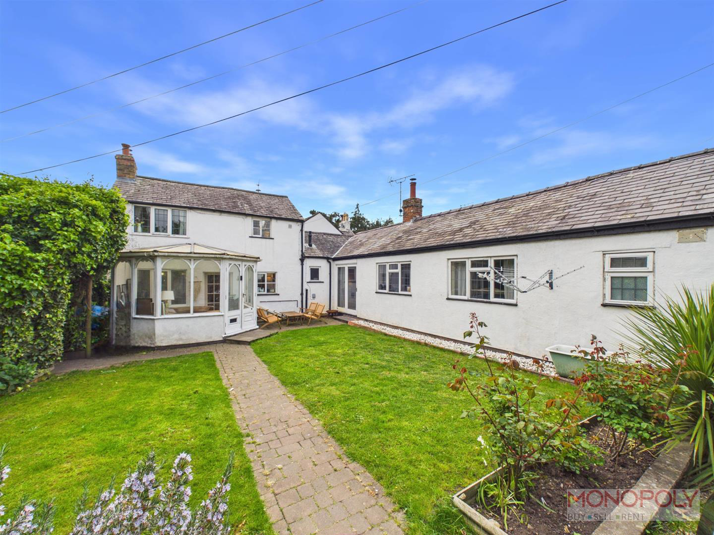 Narrow Lane, Gresford, LL12