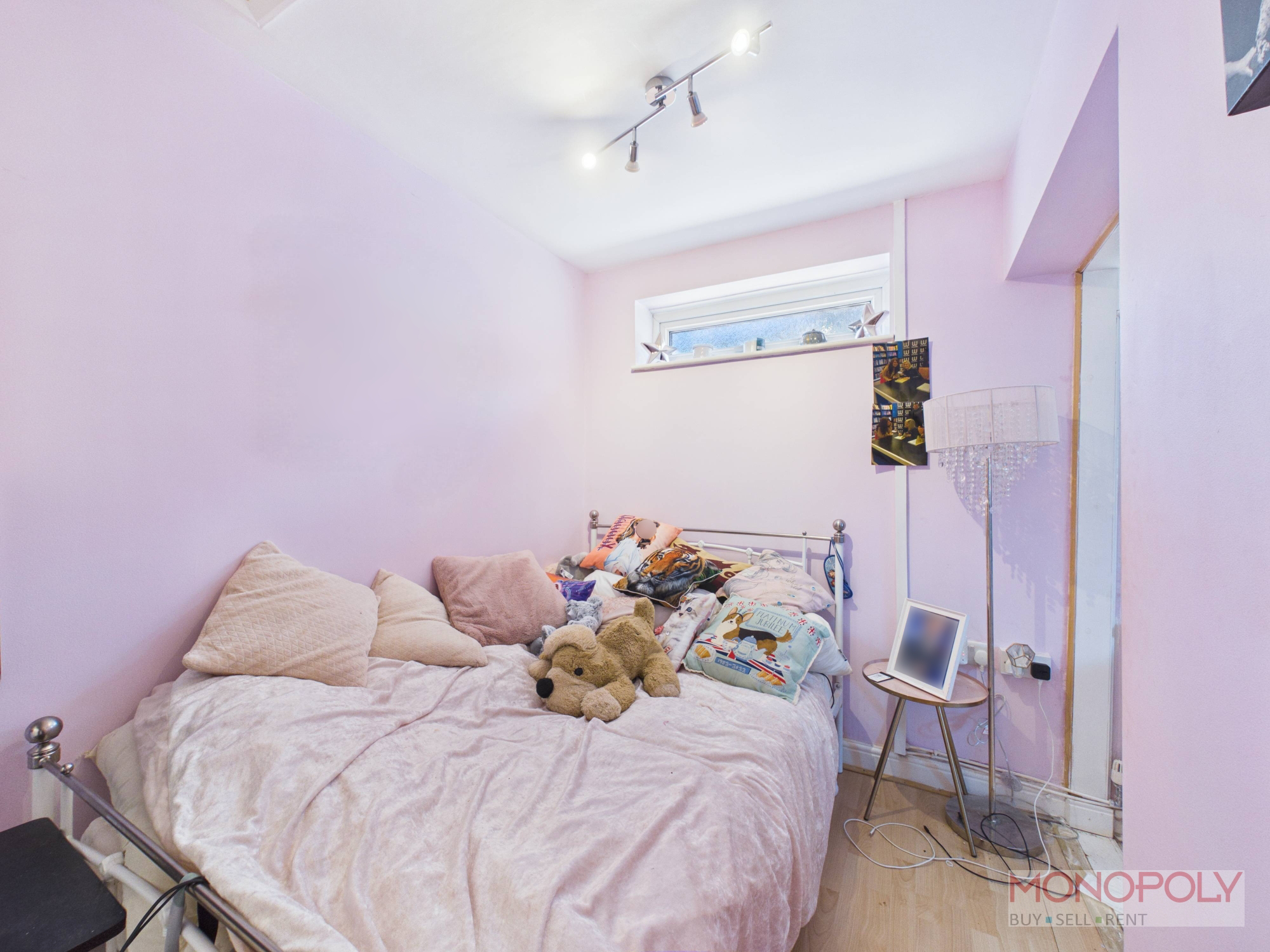 CAM04439G0-PR0331-STILL003