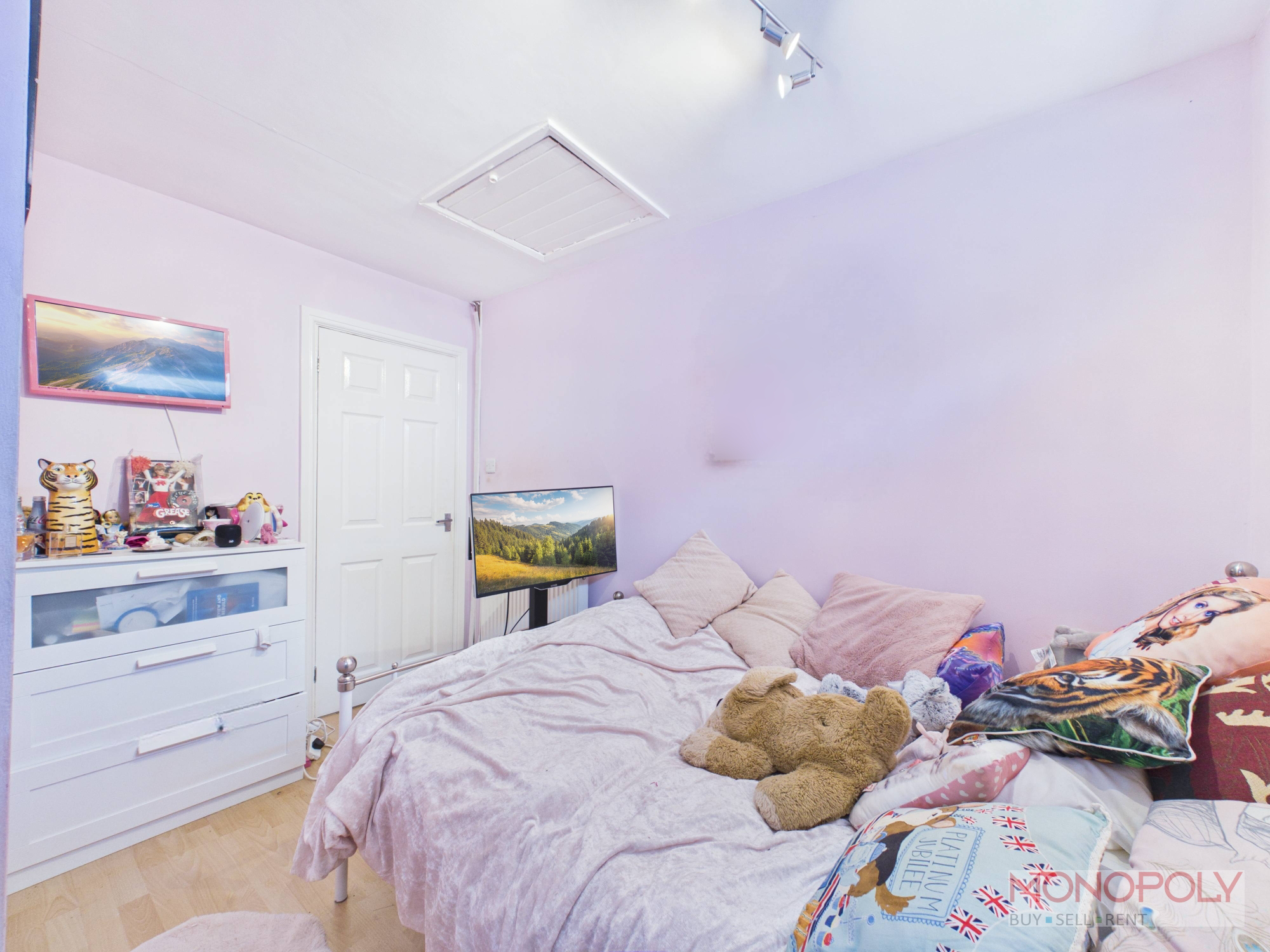 CAM04439G0-PR0331-STILL002