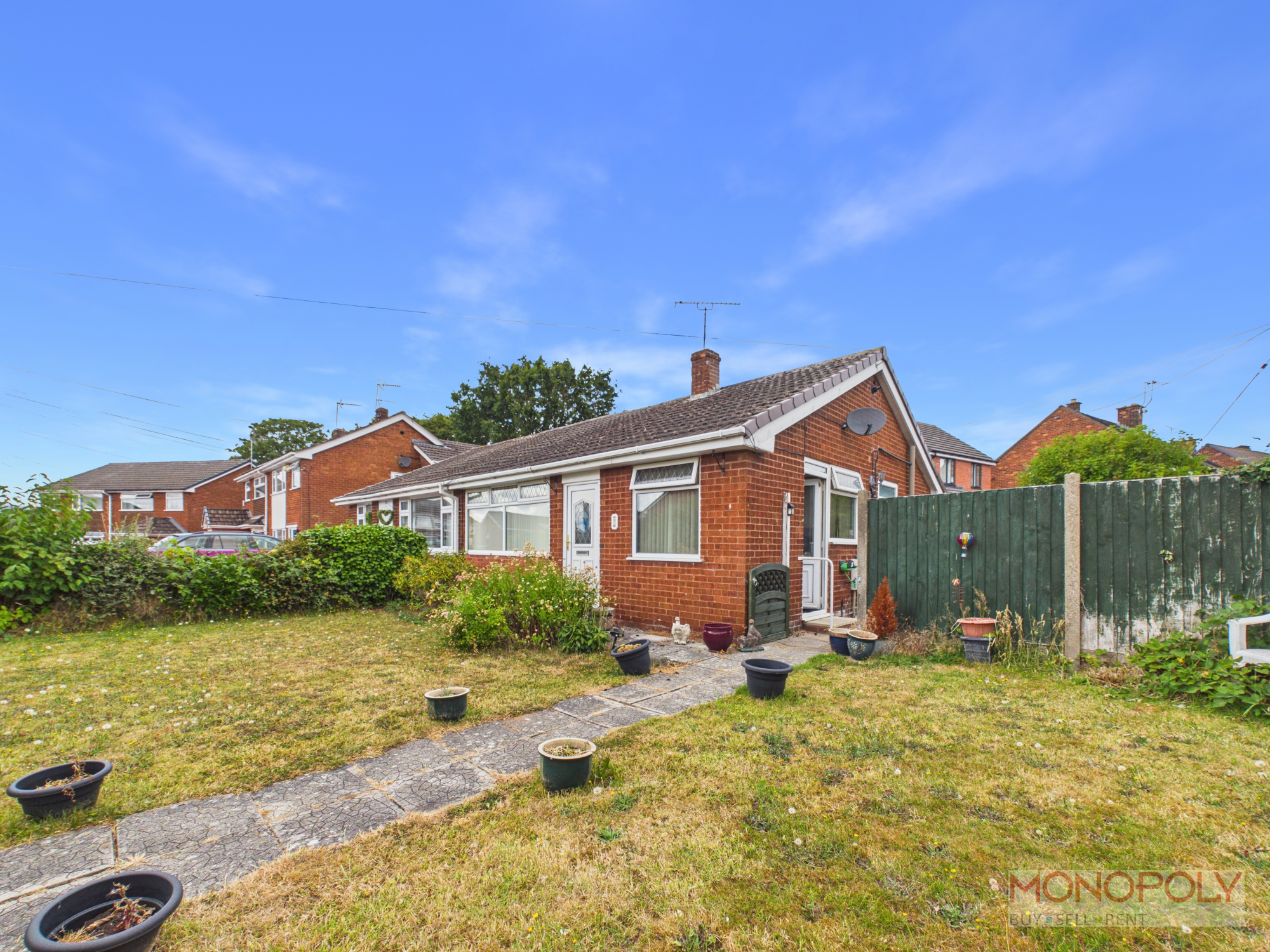 Ffordd Gryffydd, Llay, LL12