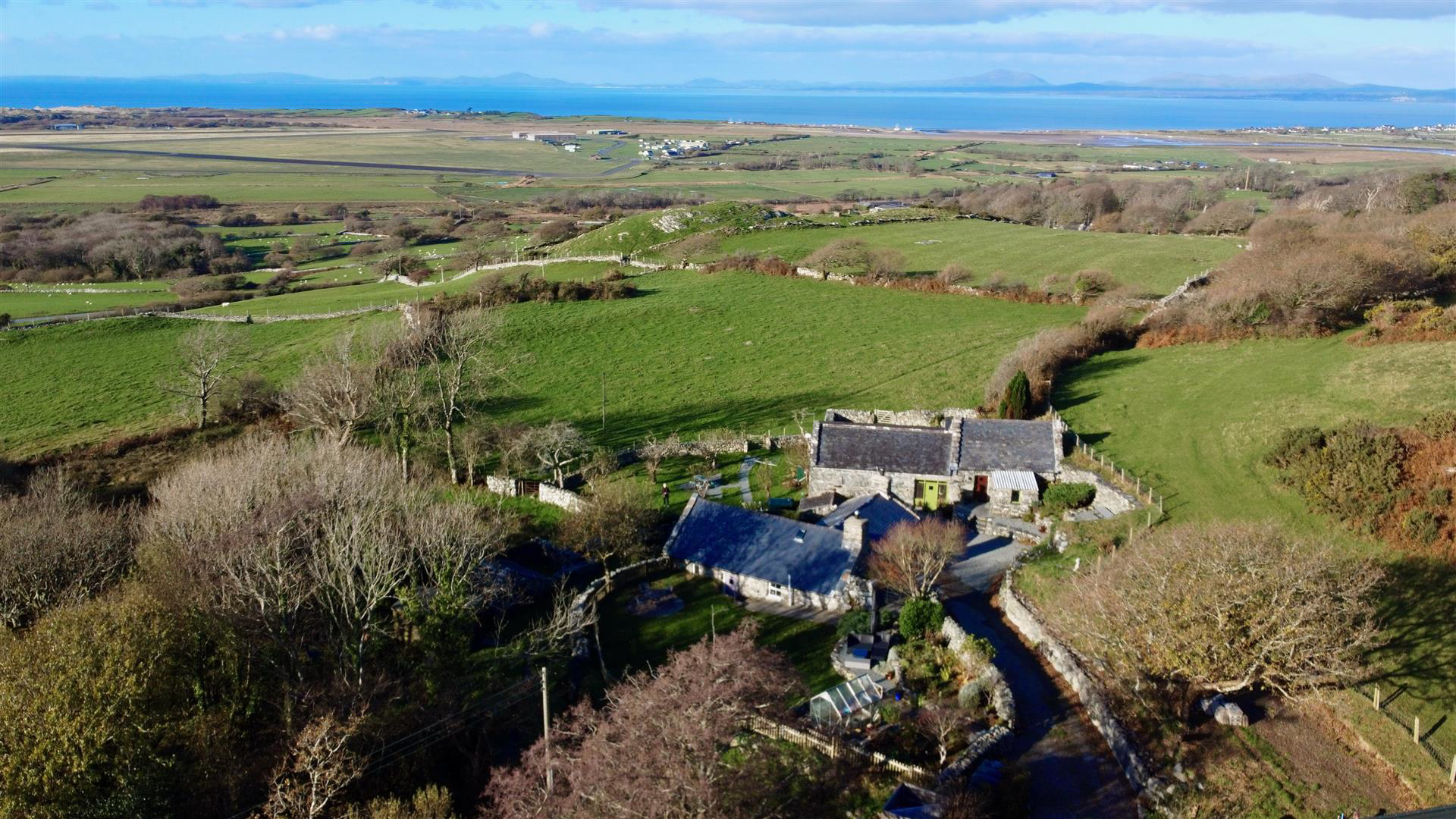 Llanbedr, LL45