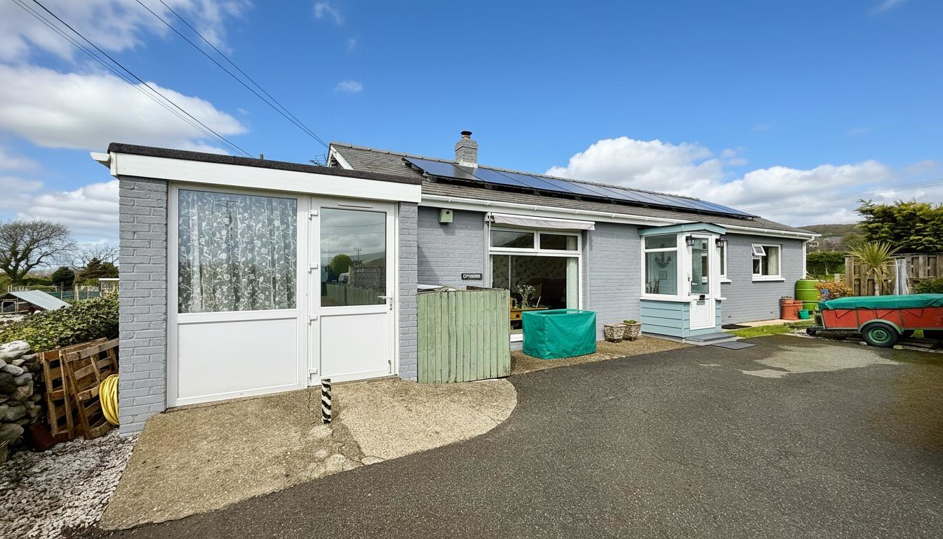 Ffordd Glan Mor, Talybont, LL43