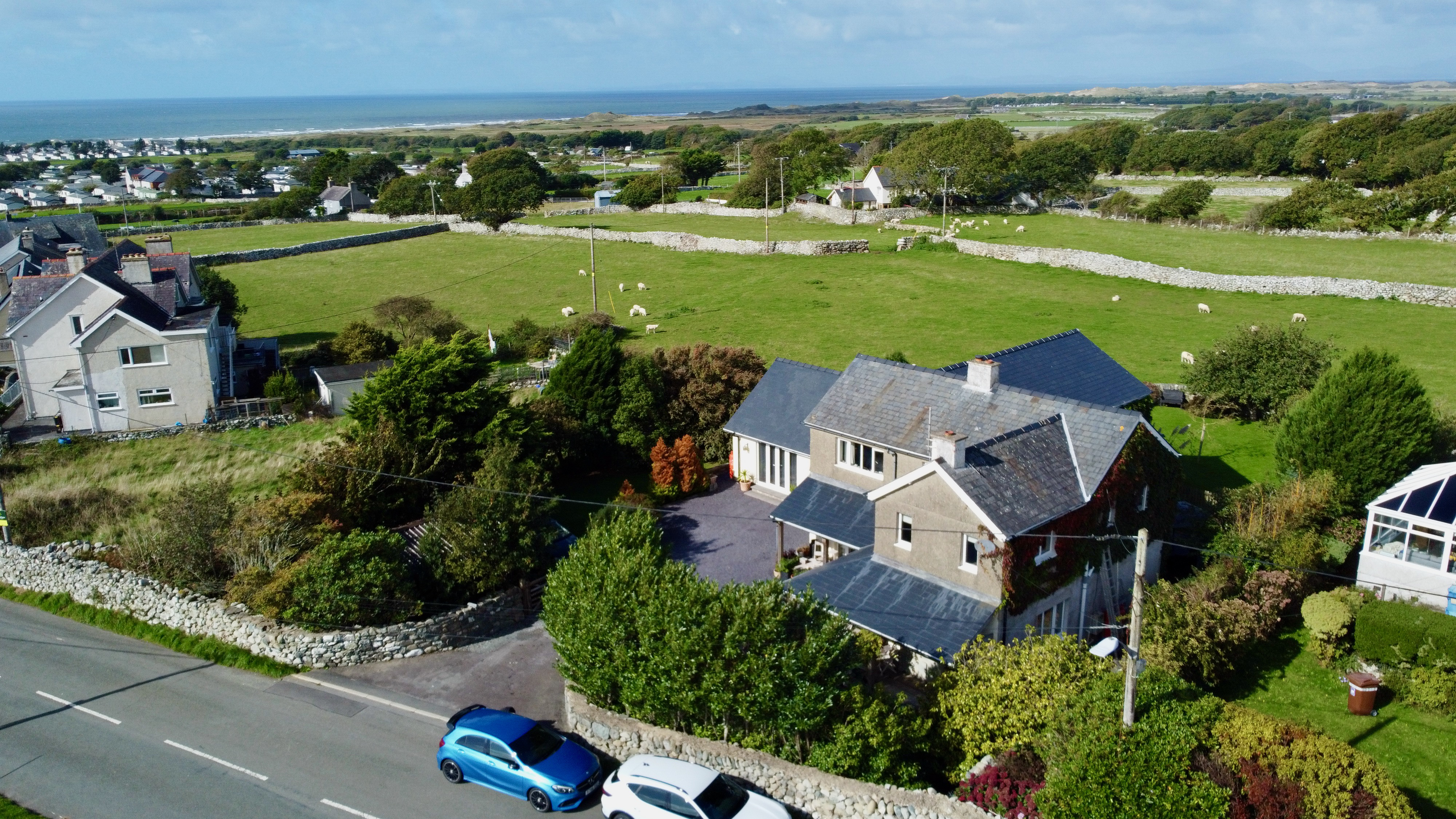 Ffordd Glan Mor, Talybont, LL43