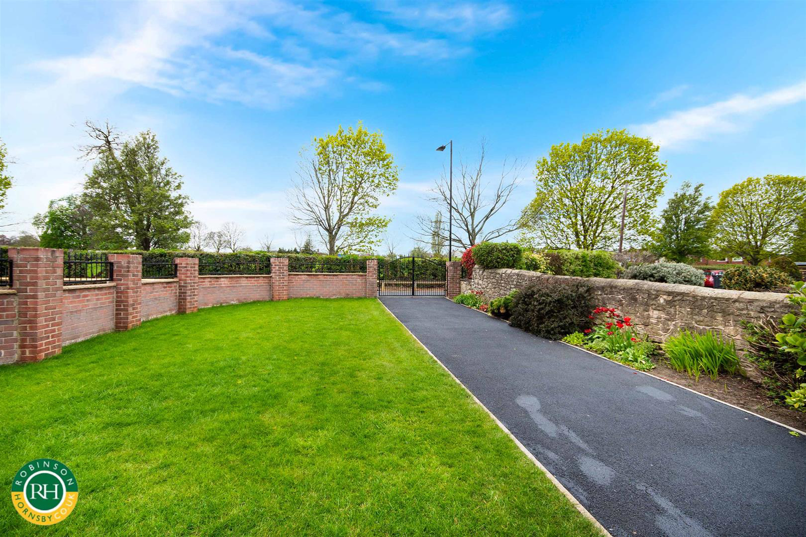 Parkway, Adwick-Le-Street, Doncaster, photo 2