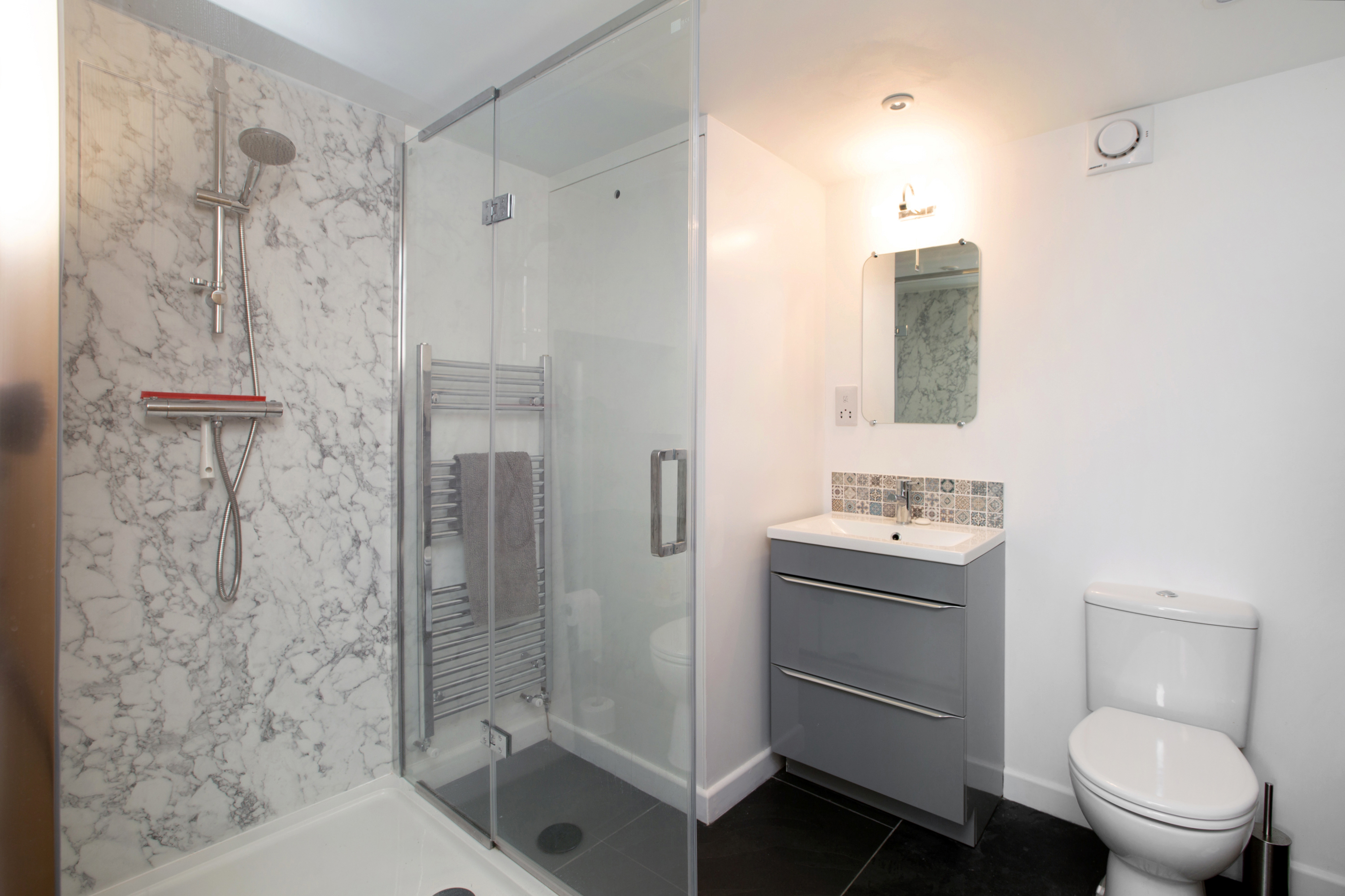 kellybeare studio en suite