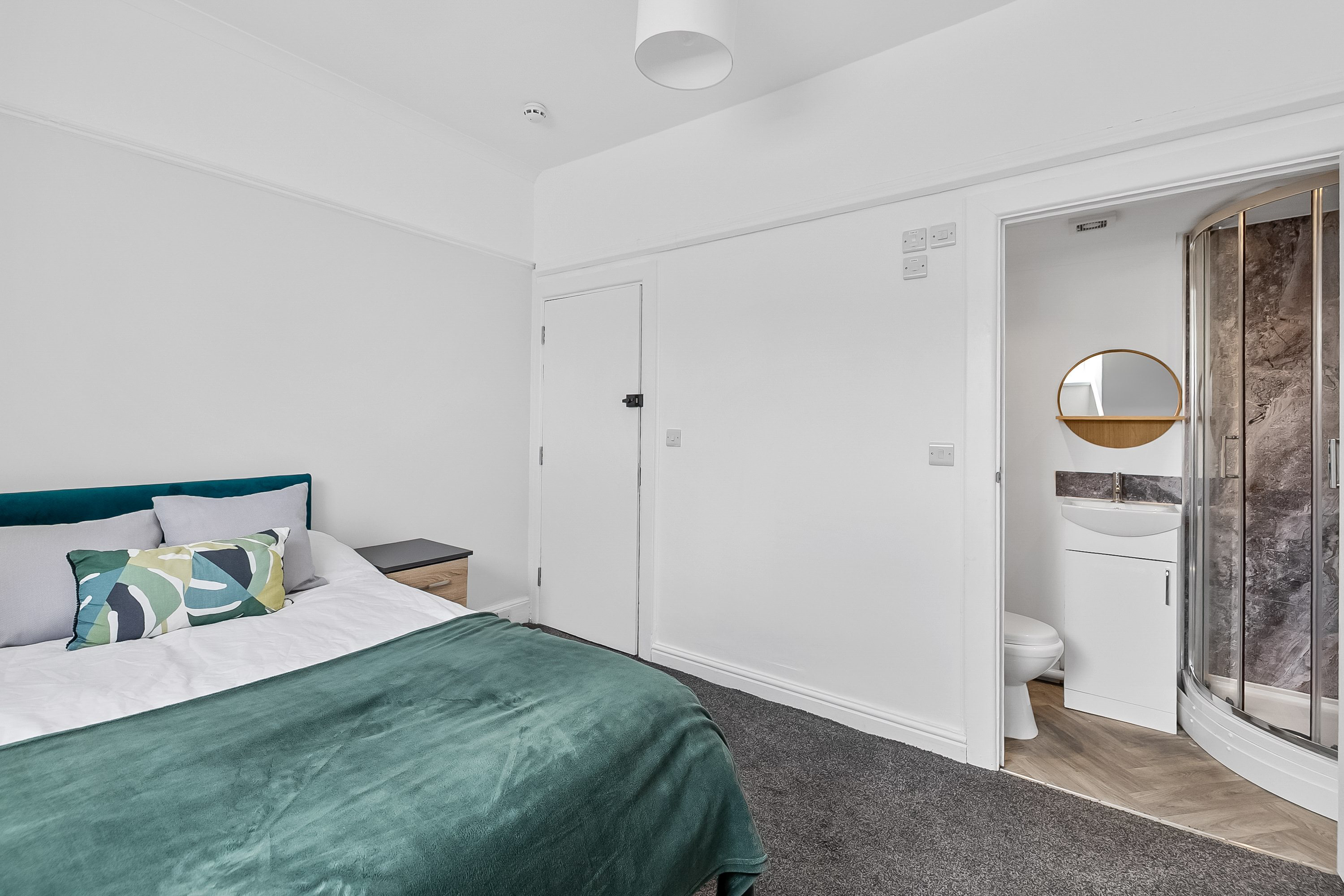 16 St James Place West, Plymouth,