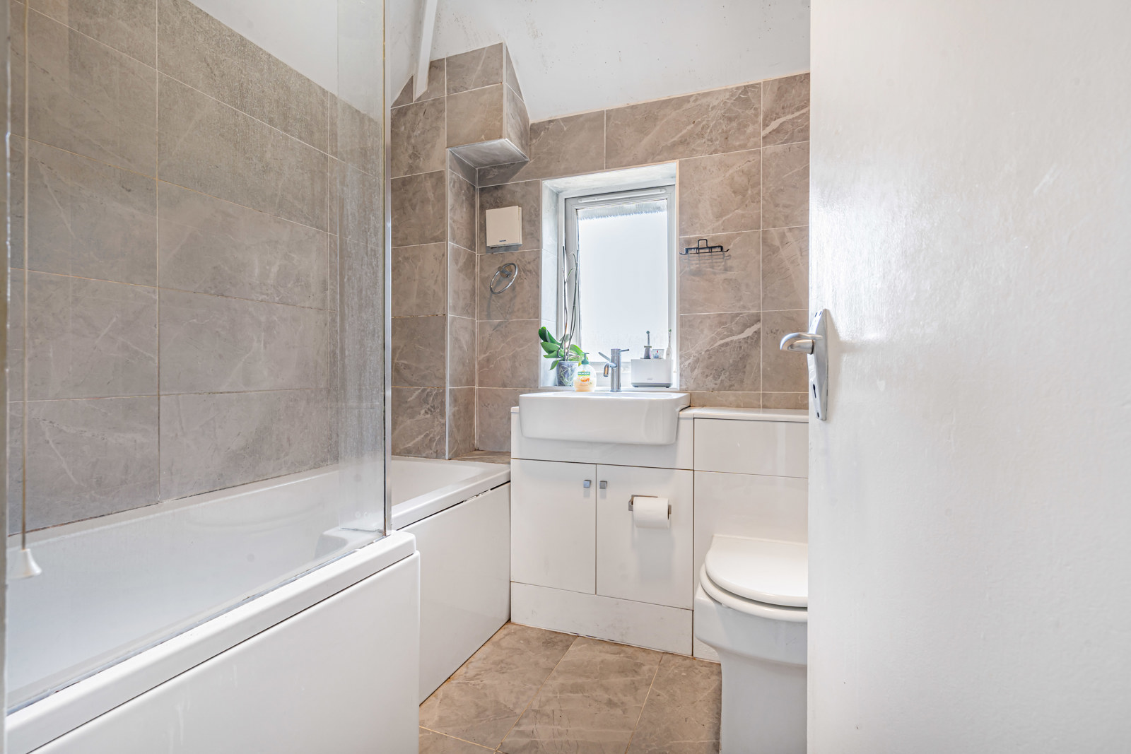 Fullers Avenue, Surbiton, Kingston upon Thames, Greater London, KT6, photo 8