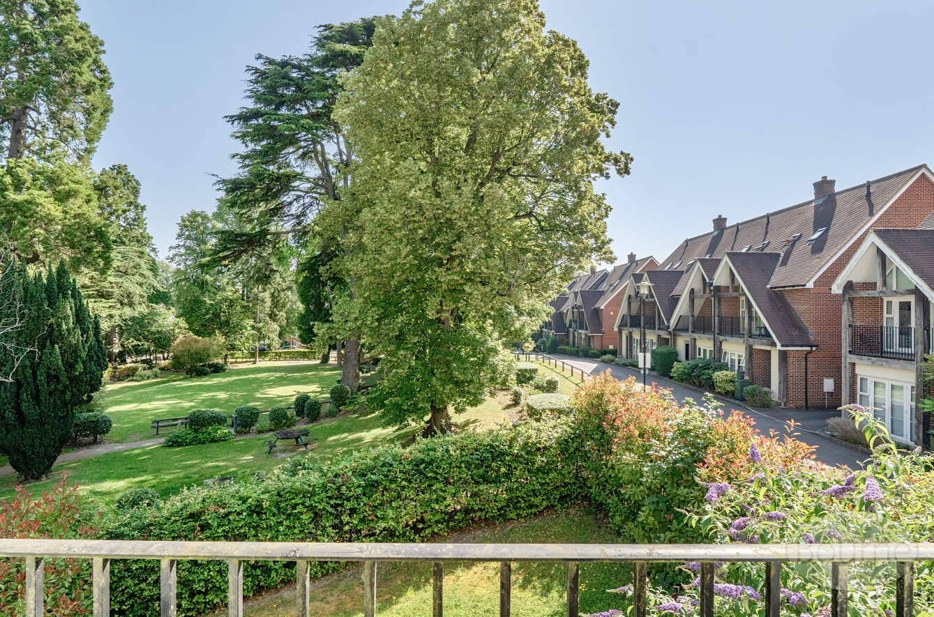 Uplands Road, Boxgrove Gardens, Guildford, GU1, photo 2