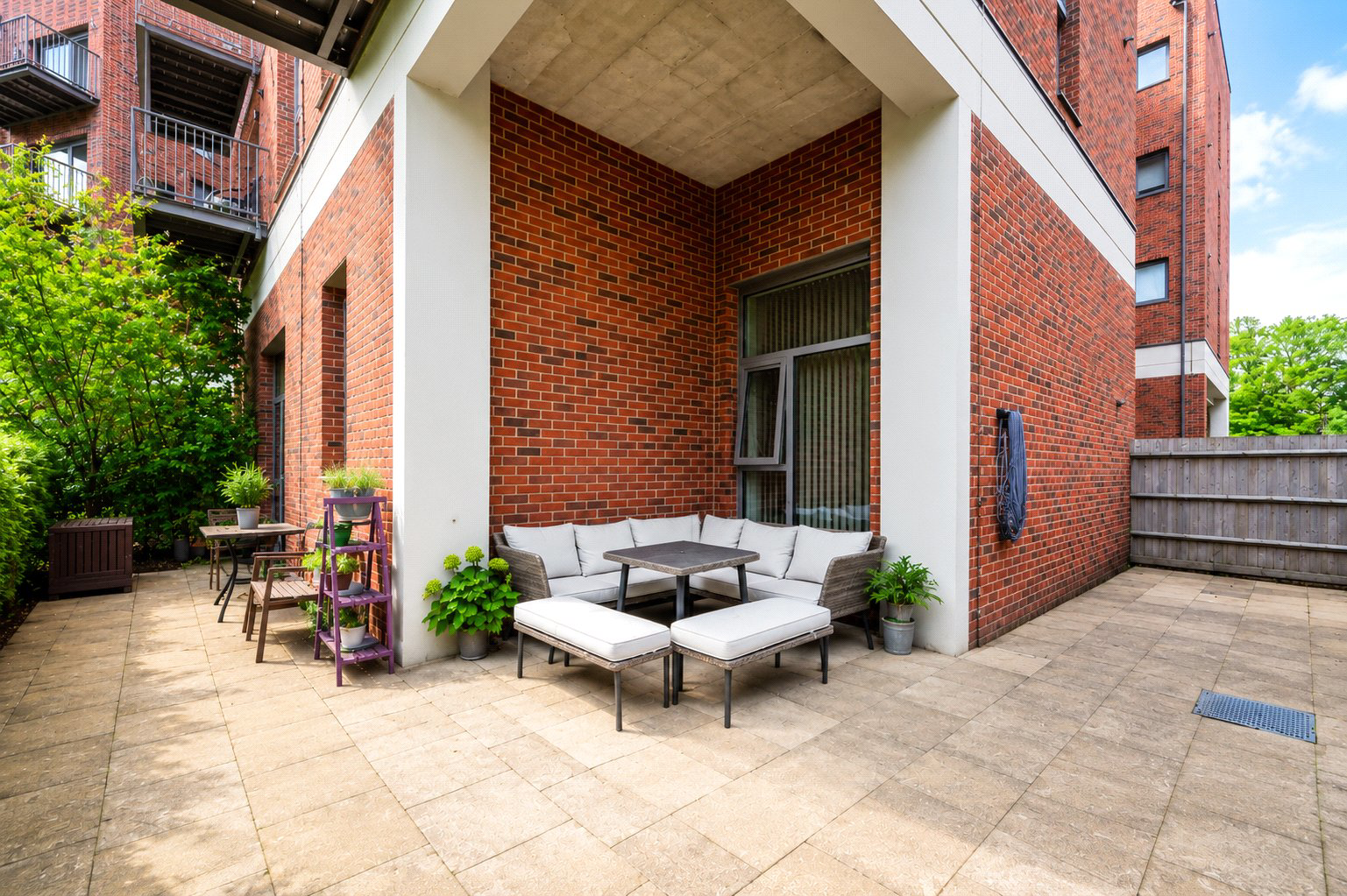 Walnut Tree Close, Guildford, Surrey, GU1, photo 9