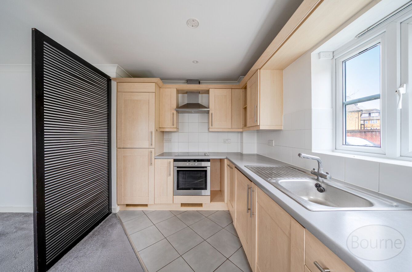 Trafalgar Court, Cobham, Surrey, KT11, photo 3