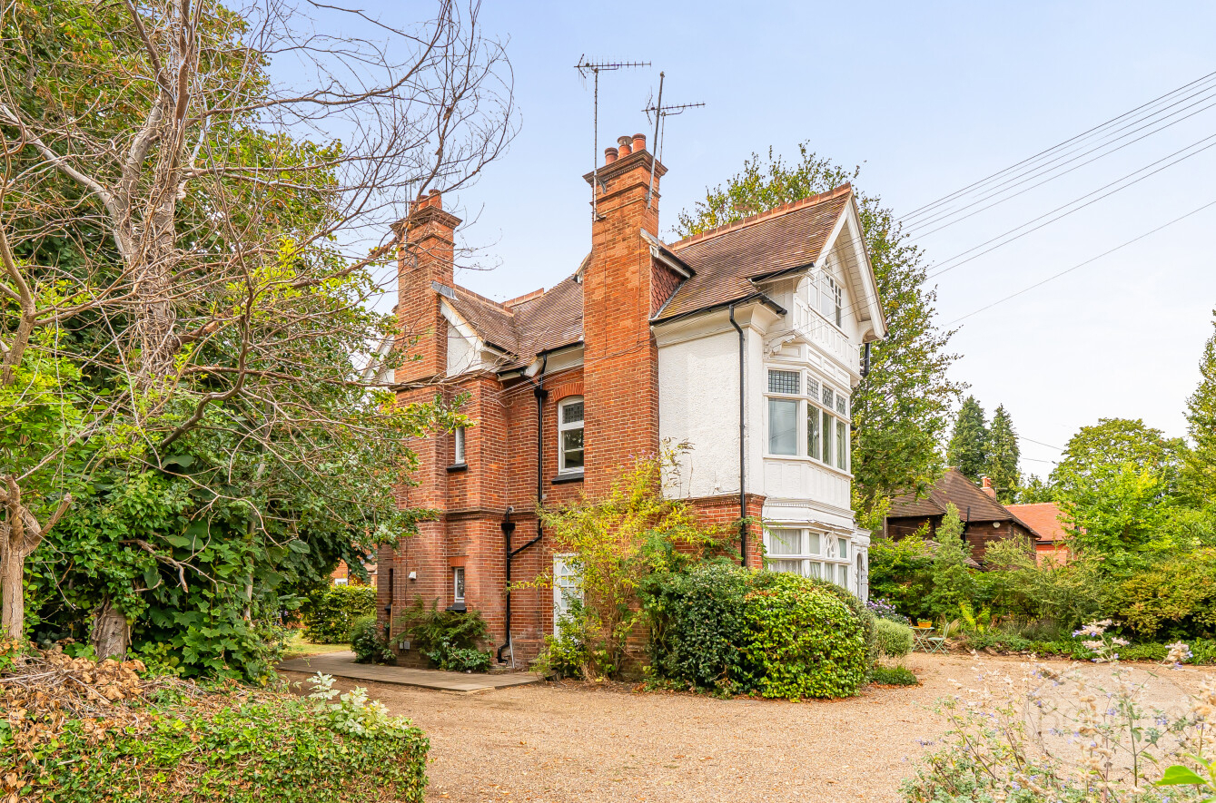 Busbridge Lane, Godalming, Surrey, GU7