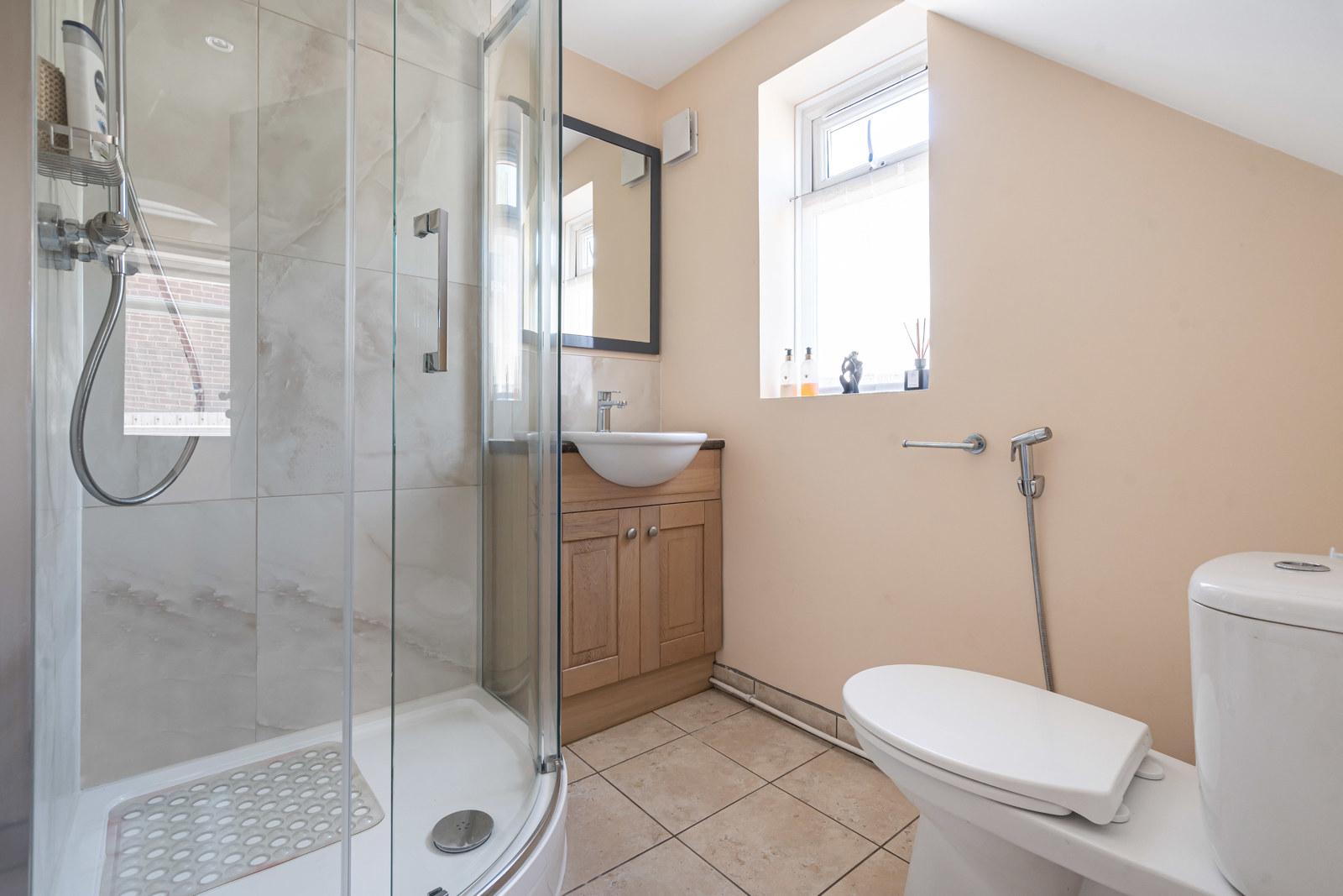 Santina Close, Farnham, Surrey, GU9, photo 7