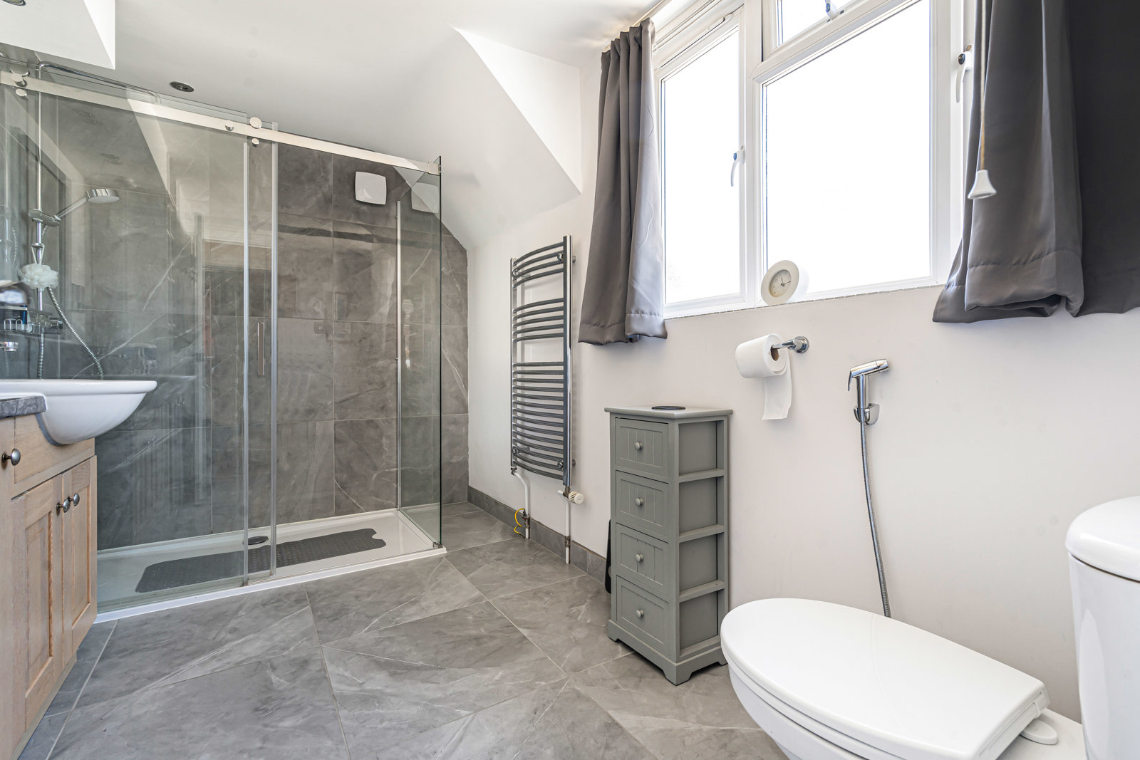 Santina Close, Farnham, Surrey, GU9, photo 9