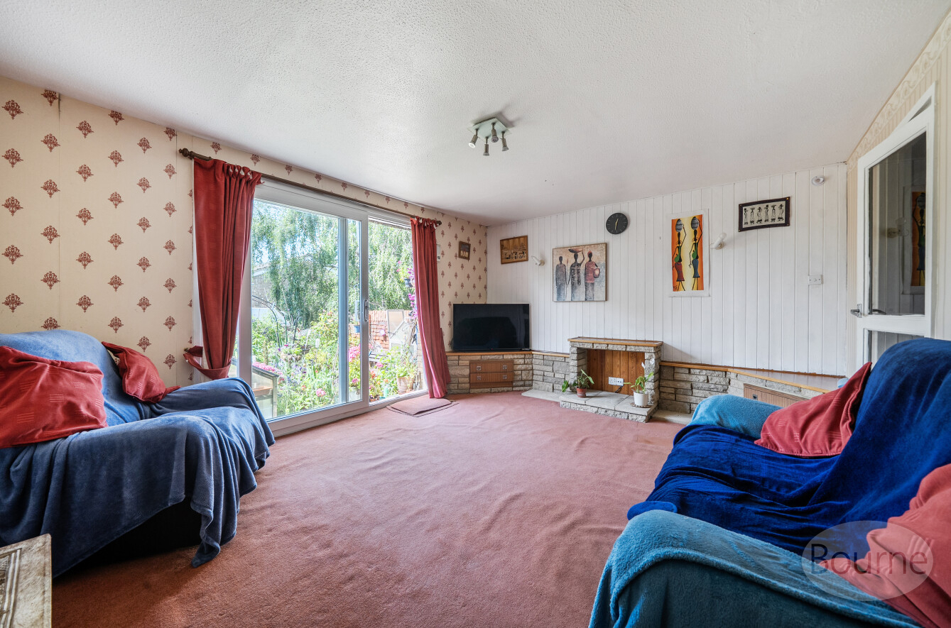Park Barn Drive, Guildford, Surrey, GU2, photo 2