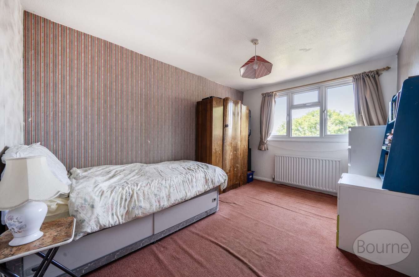 Park Barn Drive, Guildford, Surrey, GU2, photo 11