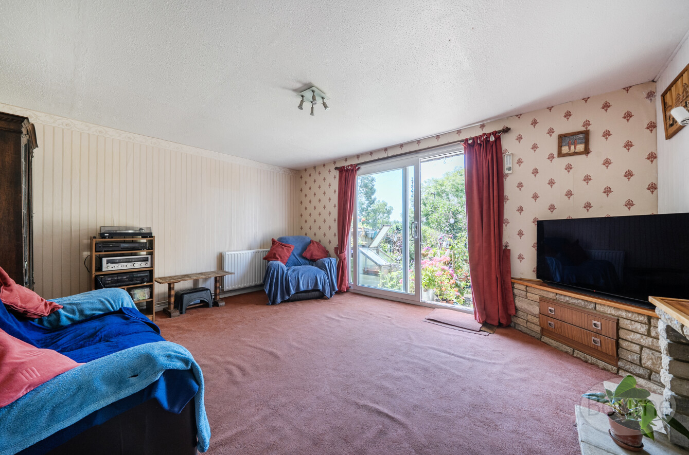 Park Barn Drive, Guildford, Surrey, GU2, photo 3