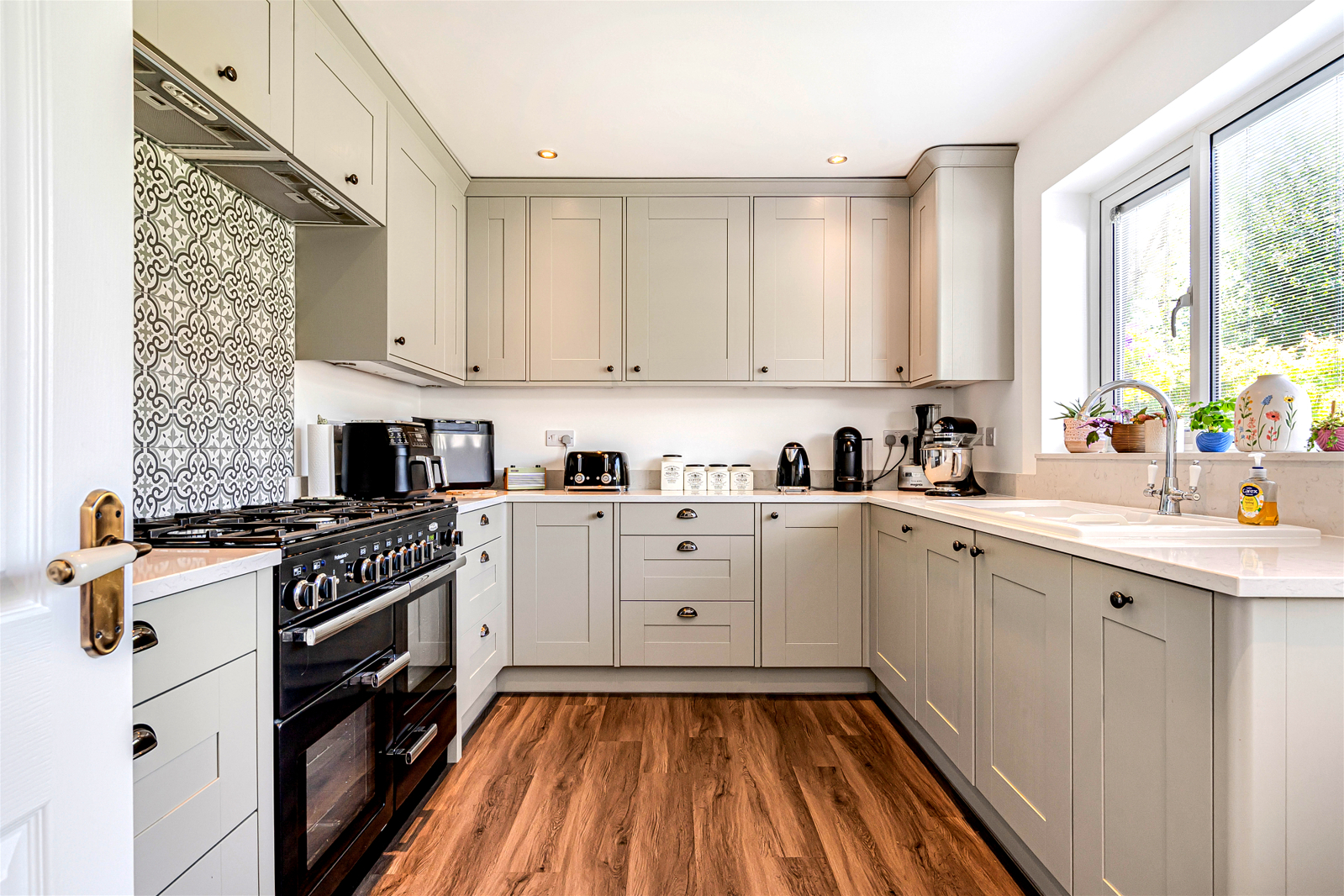 Downsview Close, Downside, Cobham, Surrey, KT11, photo 2