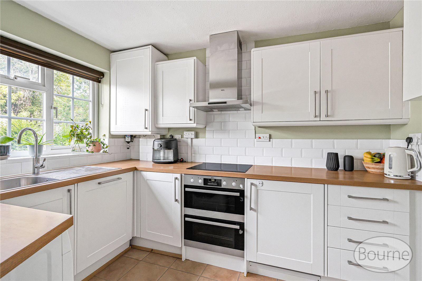 Regalfield Close, Guildford, Surrey, GU2, photo 2