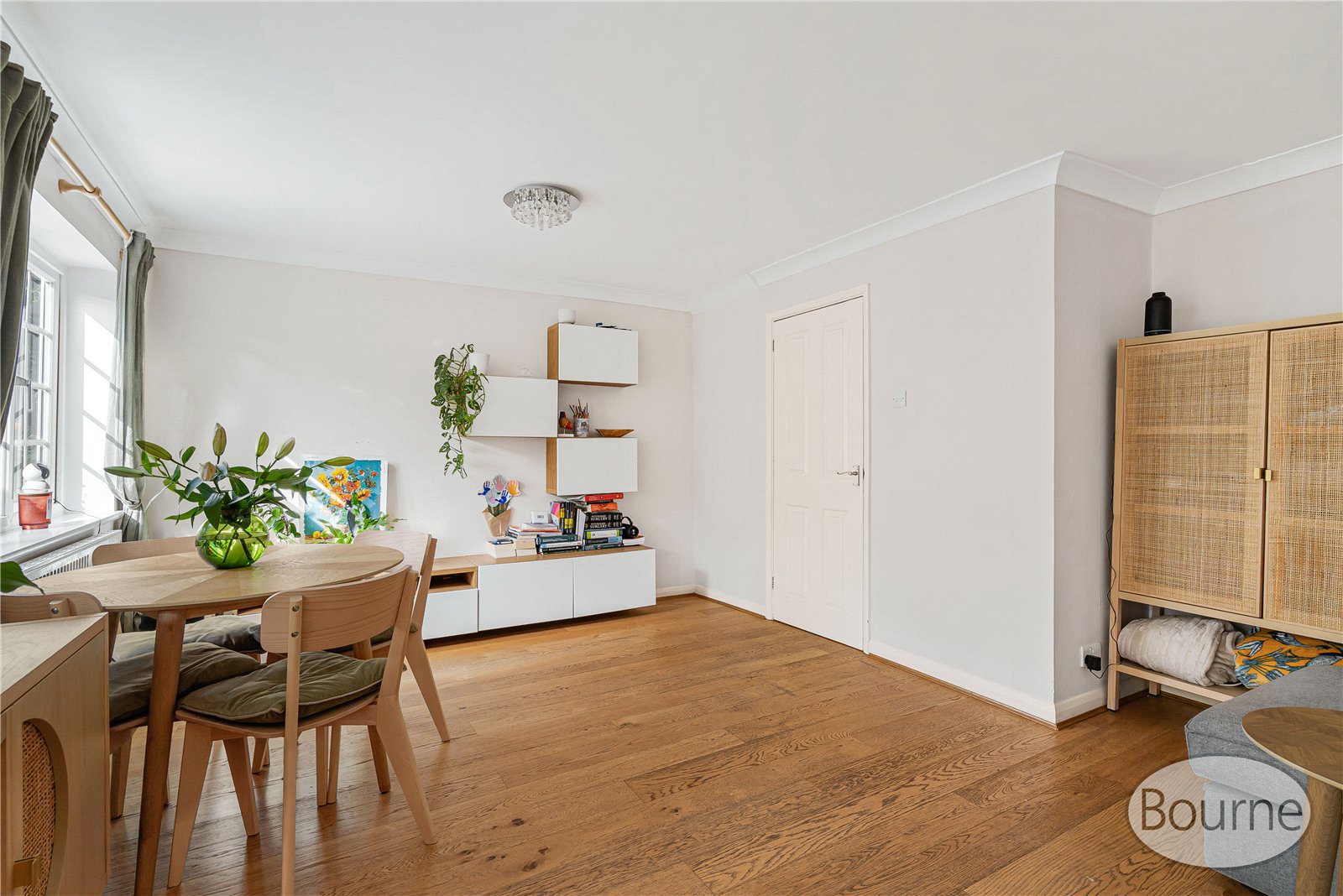 Regalfield Close, Guildford, Surrey, GU2, photo 4