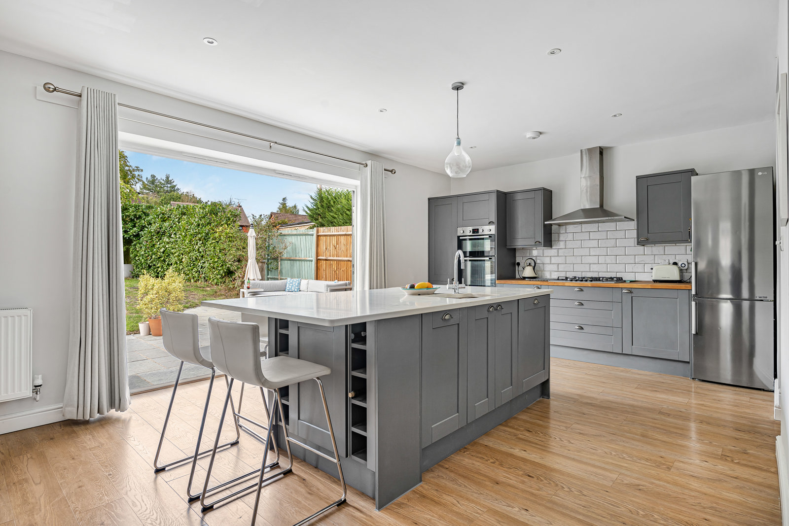 Farnham Road, Holt Pound, Farnham, Hampshire, GU10, photo 3