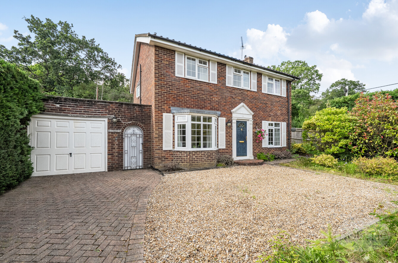 Robin Way, Wormley, Surrey, GU8