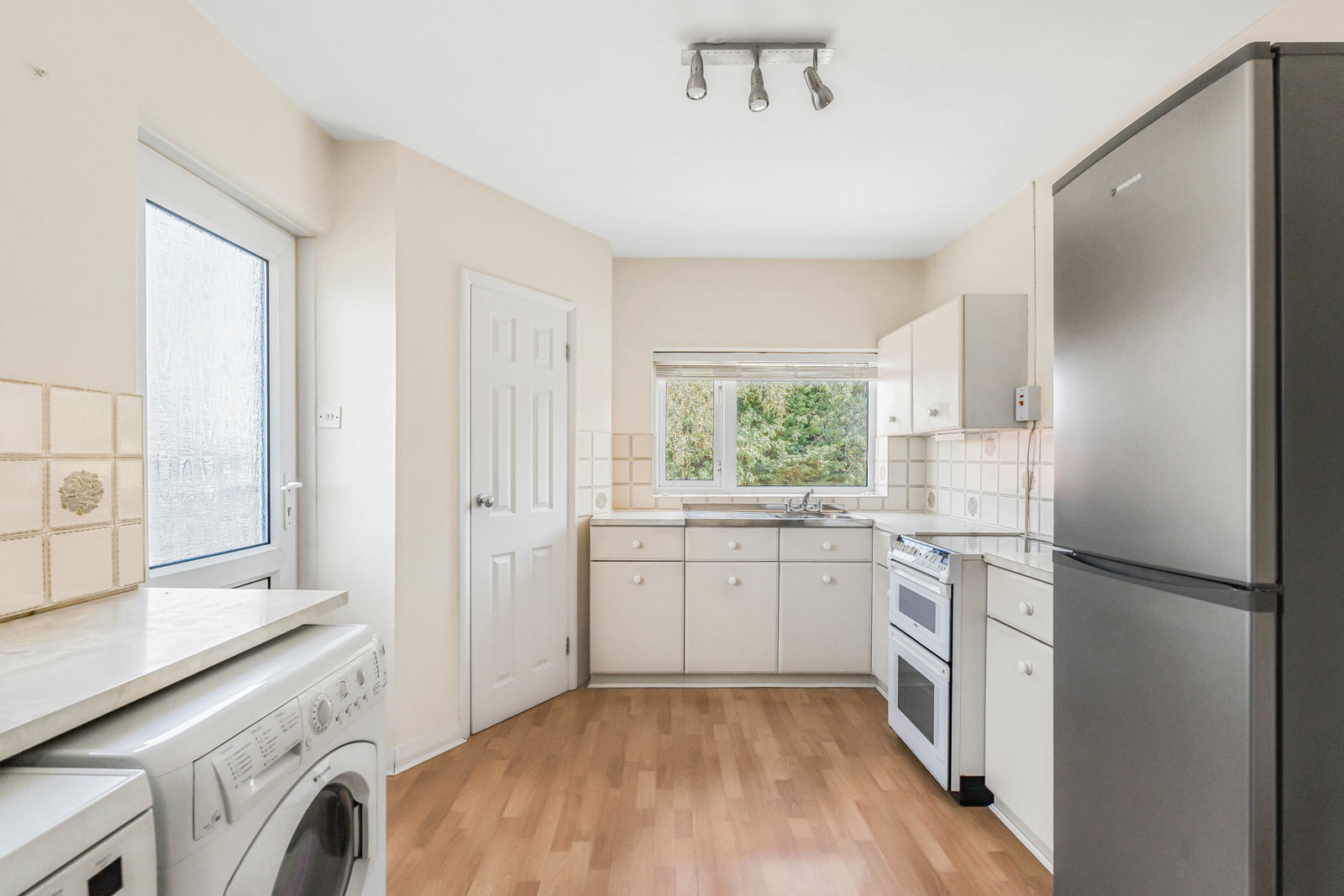 Grove End Road, Farnham, Surrey, GU9, photo 3