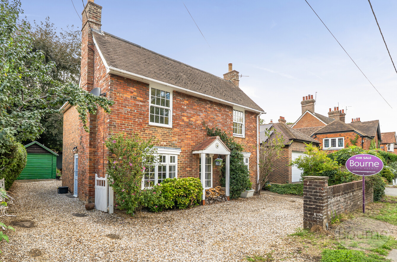 Petworth Road, Milford, Godalming, Surrey, GU8