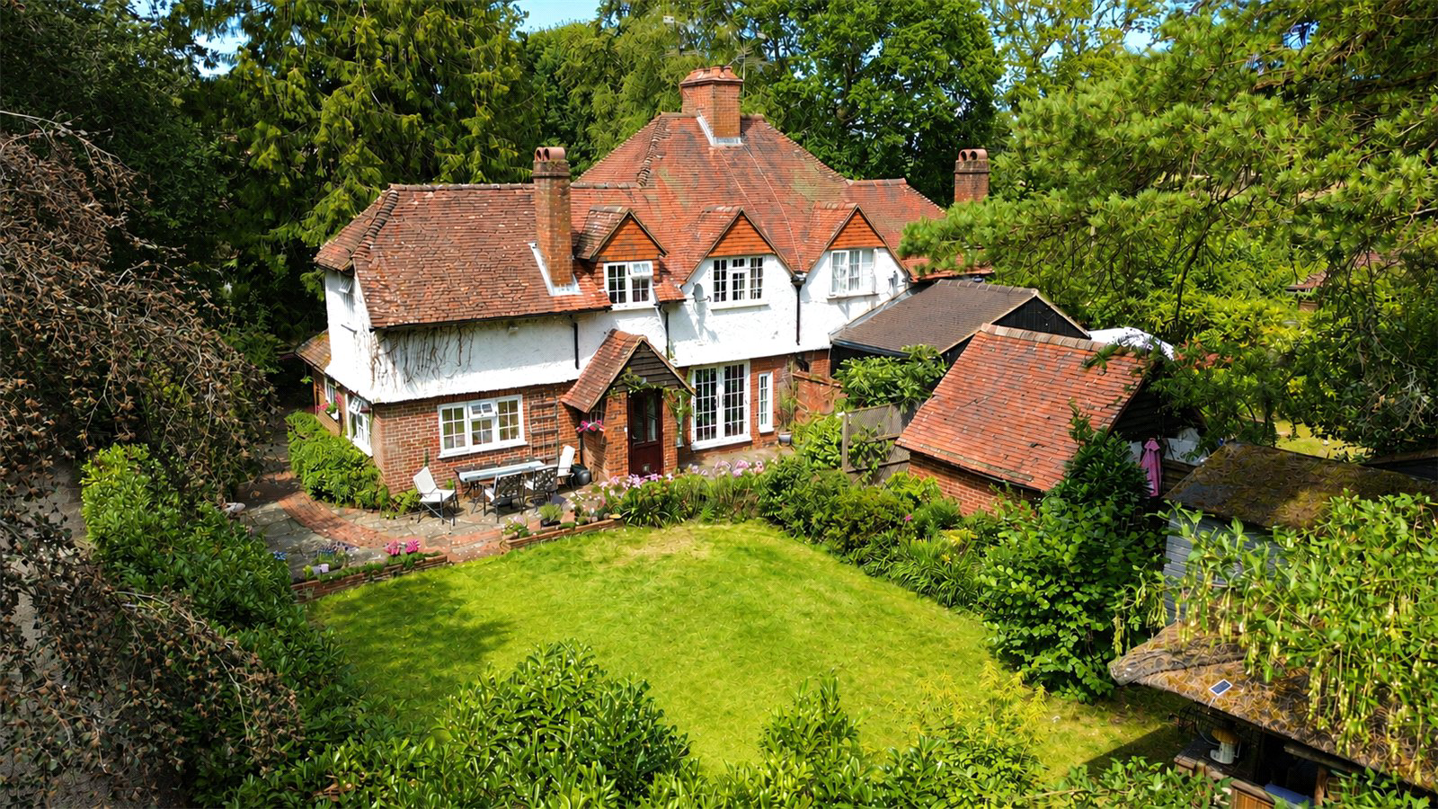 Littleworth Road, The Sands, Farnham, Surrey, GU10