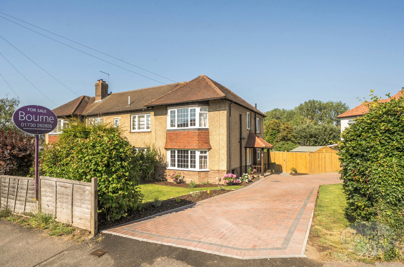 Oaklands Road, Petersfield, Hampshire, GU32