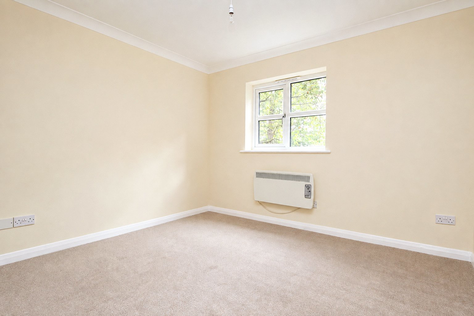 Chalet Court, Bordon, Hampshire, GU35, photo 7