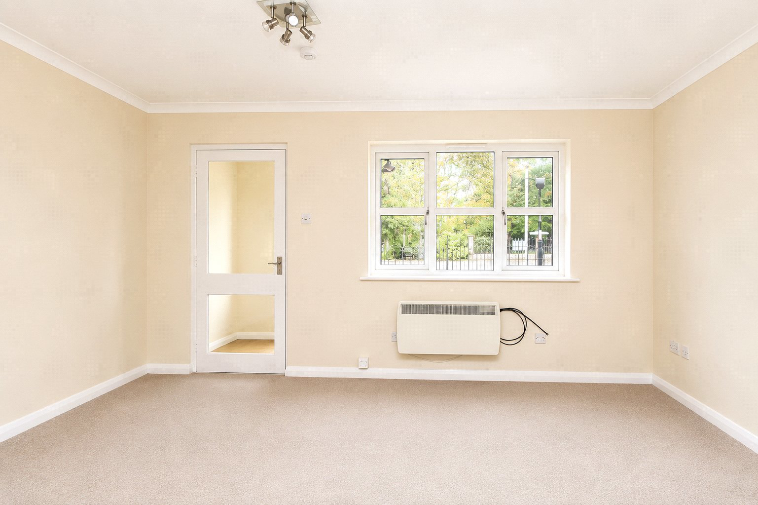 Chalet Court, Bordon, Hampshire, GU35, photo 5