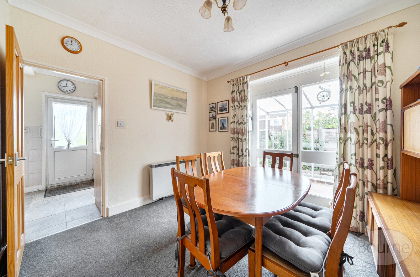 Bardsley Drive, Farnham, Surrey, GU9, photo 4