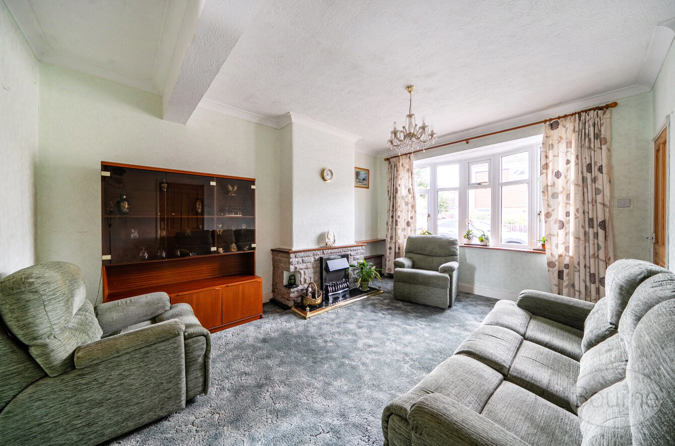 Bardsley Drive, Farnham, Surrey, GU9, photo 2