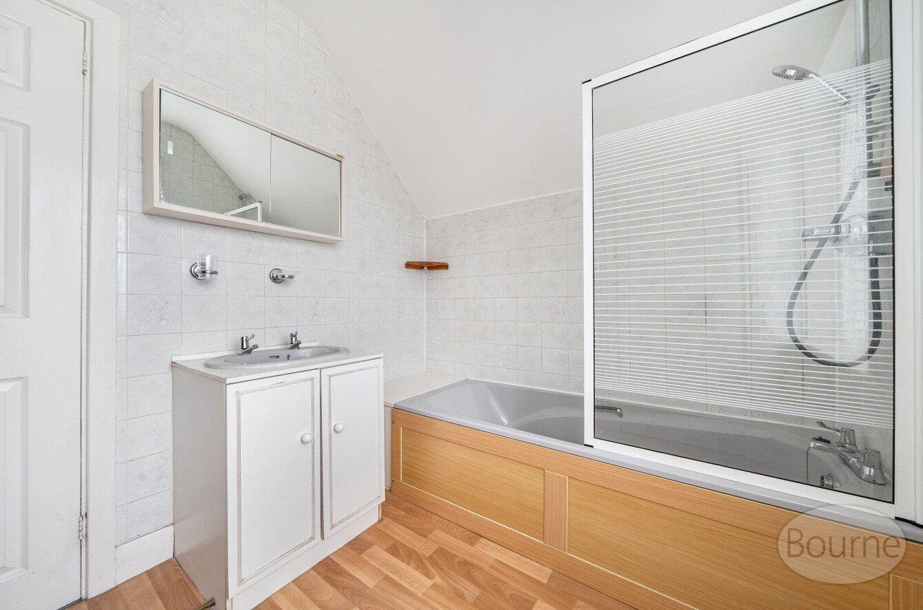 Bardsley Drive, Farnham, Surrey, GU9, photo 6