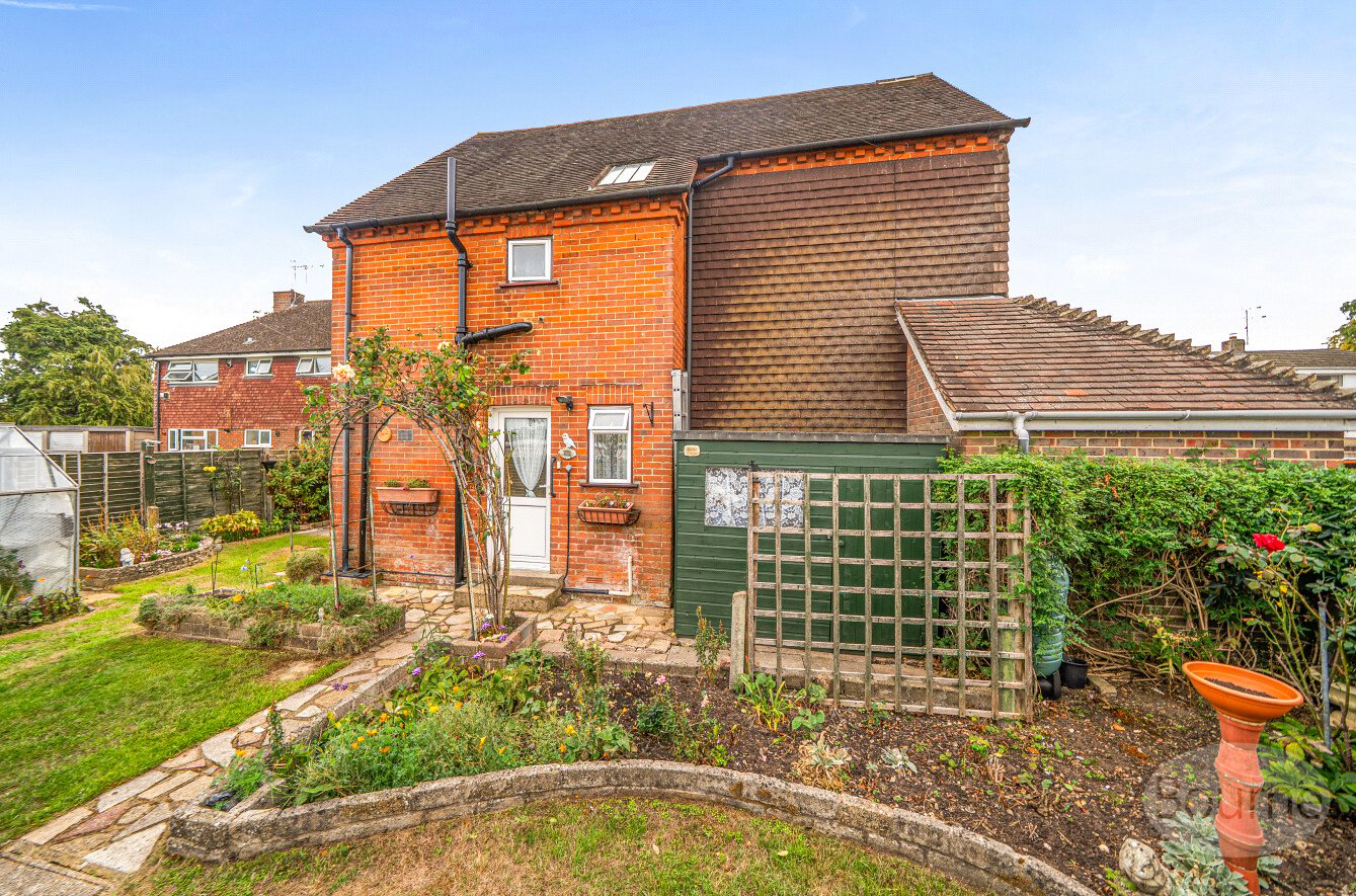 Bardsley Drive, Farnham, Surrey, GU9, photo 8