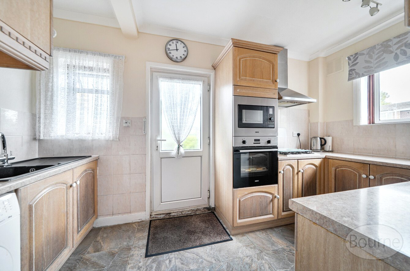 Bardsley Drive, Farnham, Surrey, GU9, photo 3