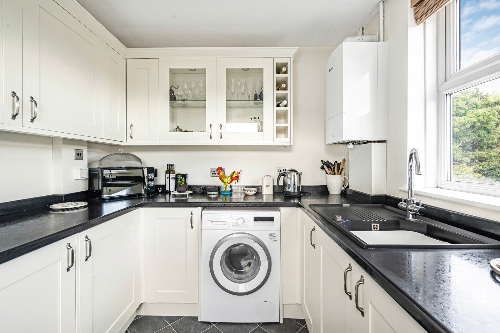 Badshot Lea Road, Badshot Lea, Farnham, Surrey, GU9, photo 3