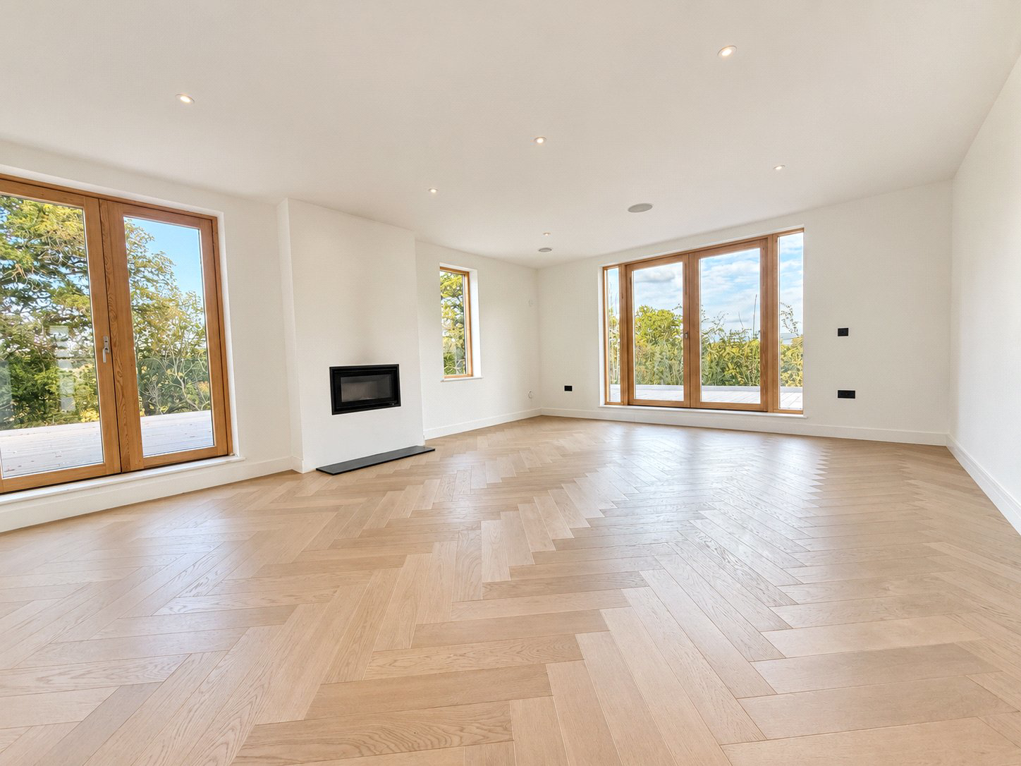 Peace Meadow Close, Lower Bourne, Farnham, Surrey, GU10, photo 2