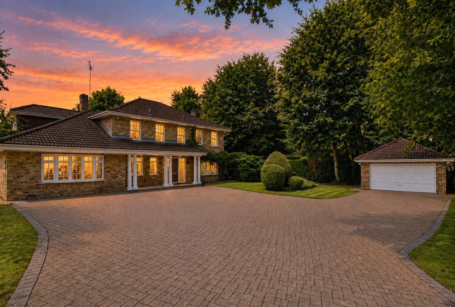 Old Avenue, West Byfleet, Surrey, KT14