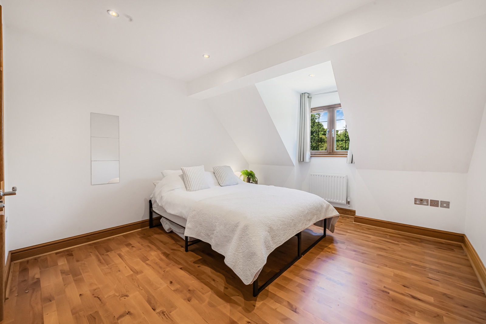 Vale Wood Drive, Lower Bourne, Farnham, Surrey, GU10, photo 15